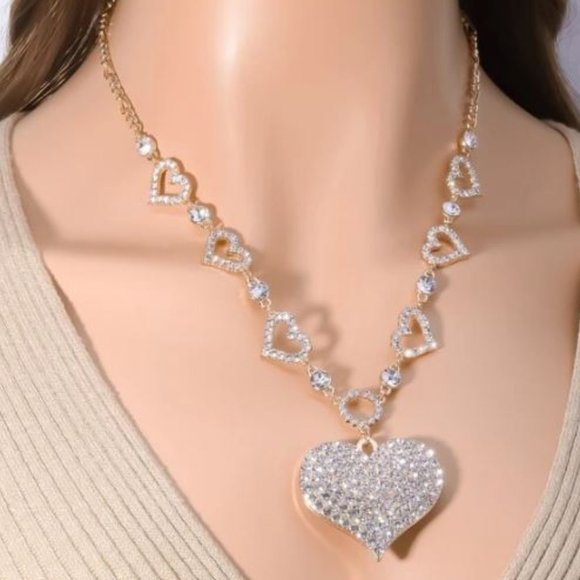 Jewelry - Sparking Hearts Statement Necklace